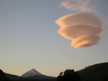 User submitted picture: Alien cloud above Lanin V...