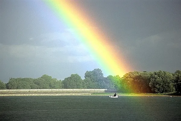 User submitted picture: rainbow over Grafham wate...